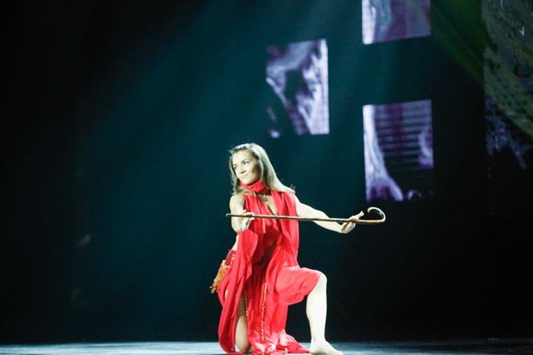 Tribe Dance Hold Your Dream 